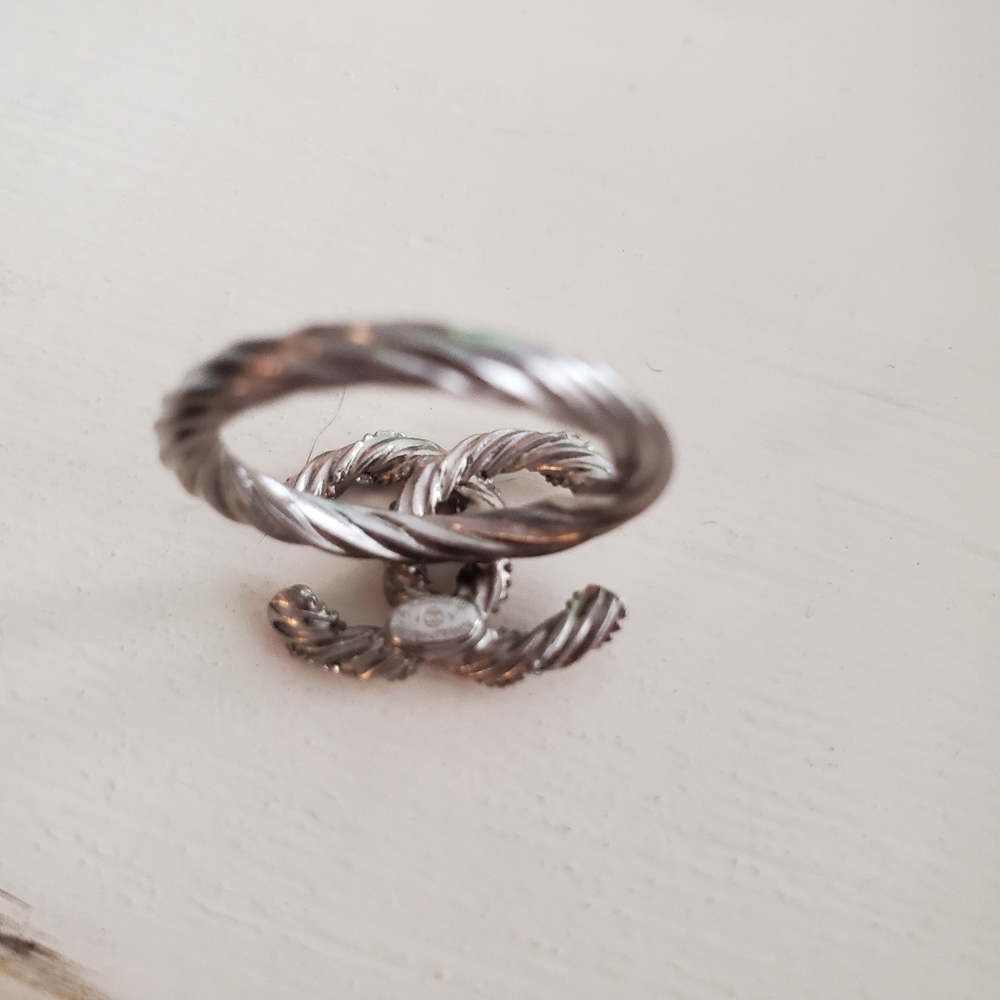 SOLD ✈️ Authentic Chanel Twist CC Logo Ring - Picture 7 of 9